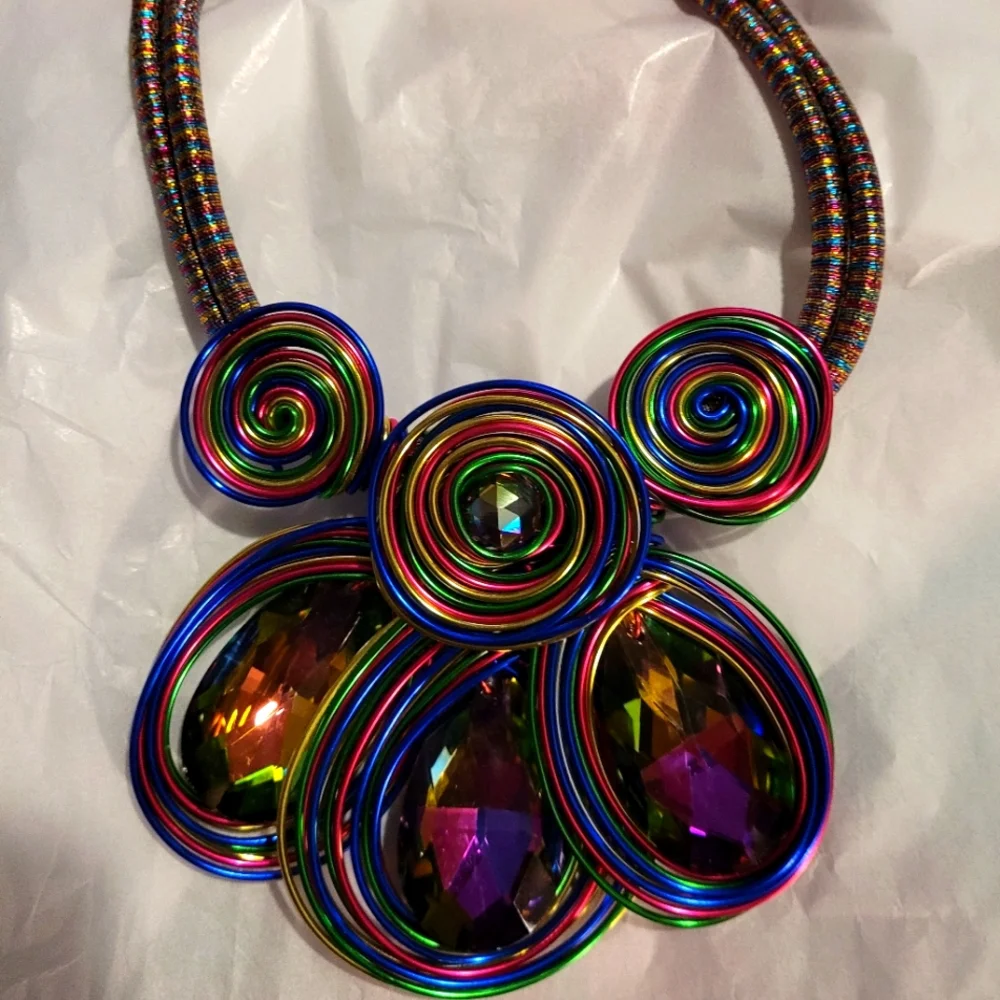 Beautiful aluminum Wire Crystal Necklace/ Earrings SetColorful Artisan Jewelry - Picture 10 of 15